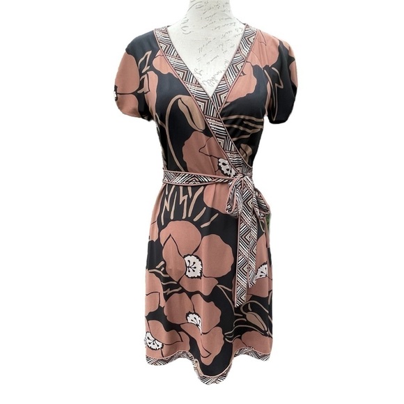 Bcbg MAXAZRIA $300 Black Brown Floral Belted Wrap Dress knee length Sz M - Picture 3 of 13